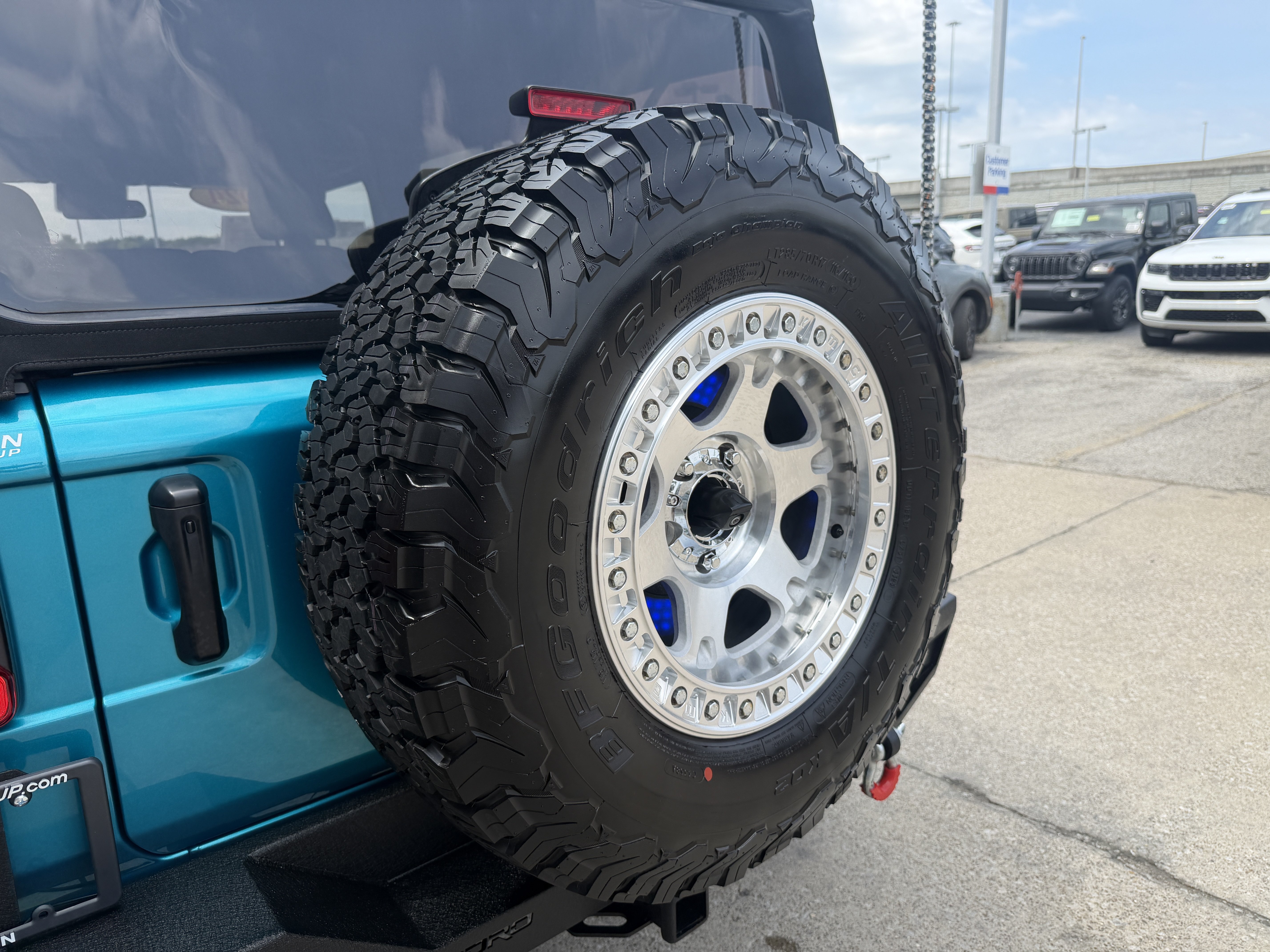 Used 2024 Bikini Pearl Coat Jeep Rubicon image 8