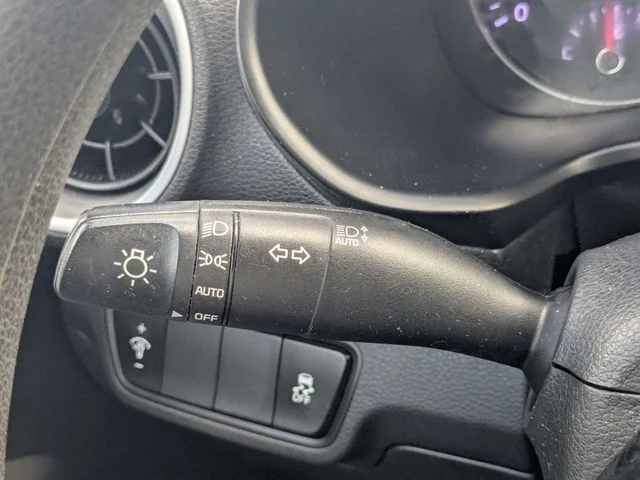 2023 Kia Forte LXS - Photo 23