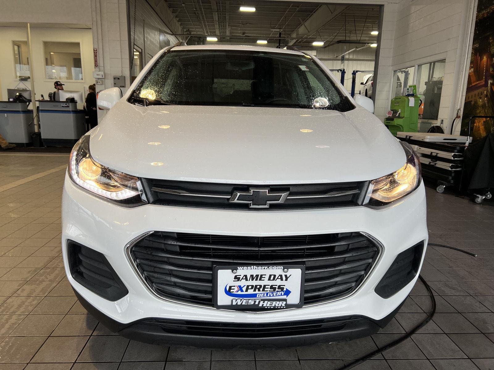 Used 2022 Chevrolet Trax LT with VIN KL7CJPSM4NB536364 for sale in East Syracuse, NY