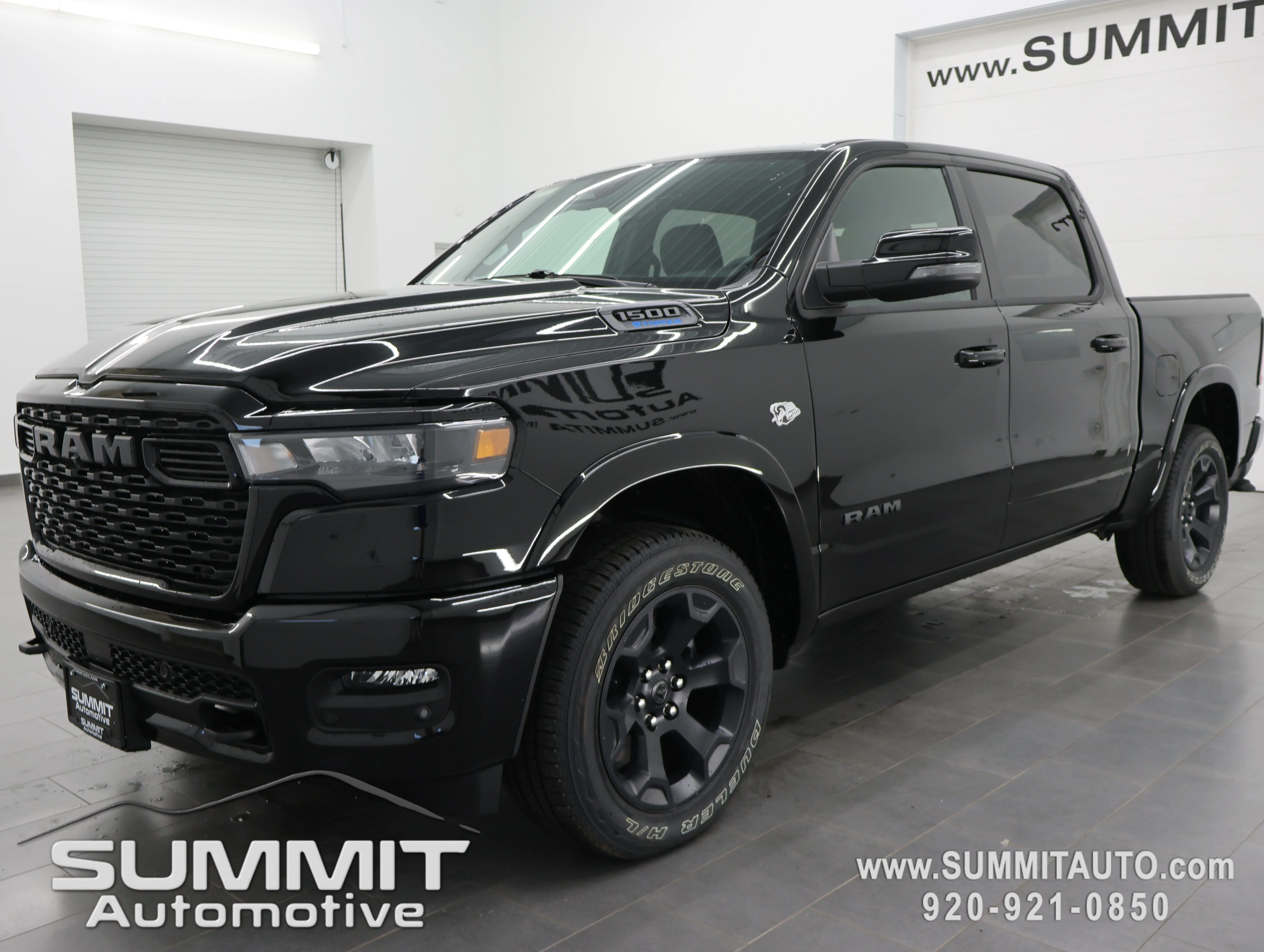 New 2026 Diamond Black Crystal Pearl-Coat Exterior Paint RAM Big Horn/Lone Star image 7