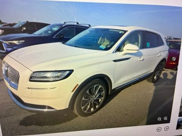 Used 2023 White Metallic Lincoln Reserve image 2