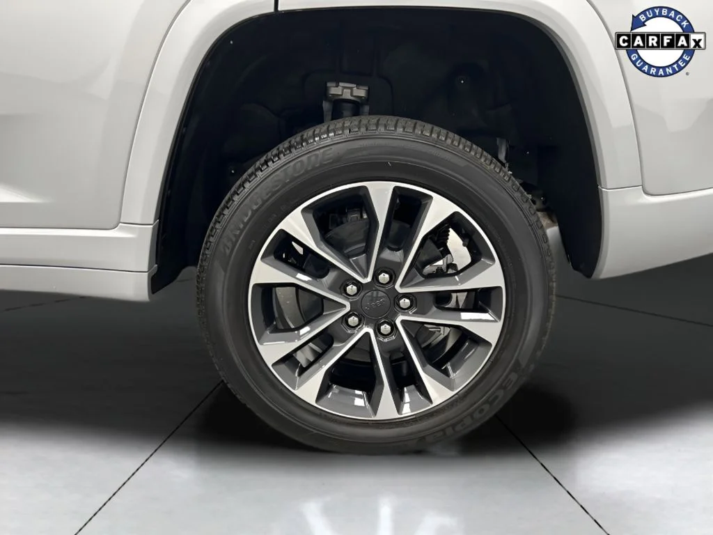 Used 2022 Silver Jeep Overland 4xe image 28
