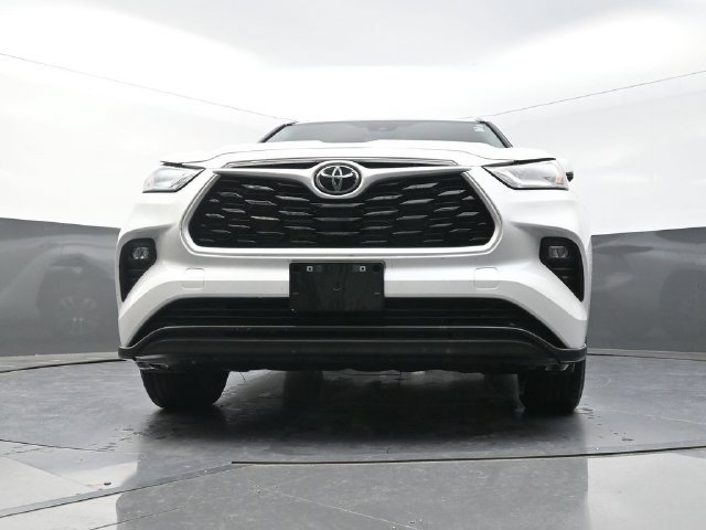 Used 2026 Beige Toyota XLE image 32