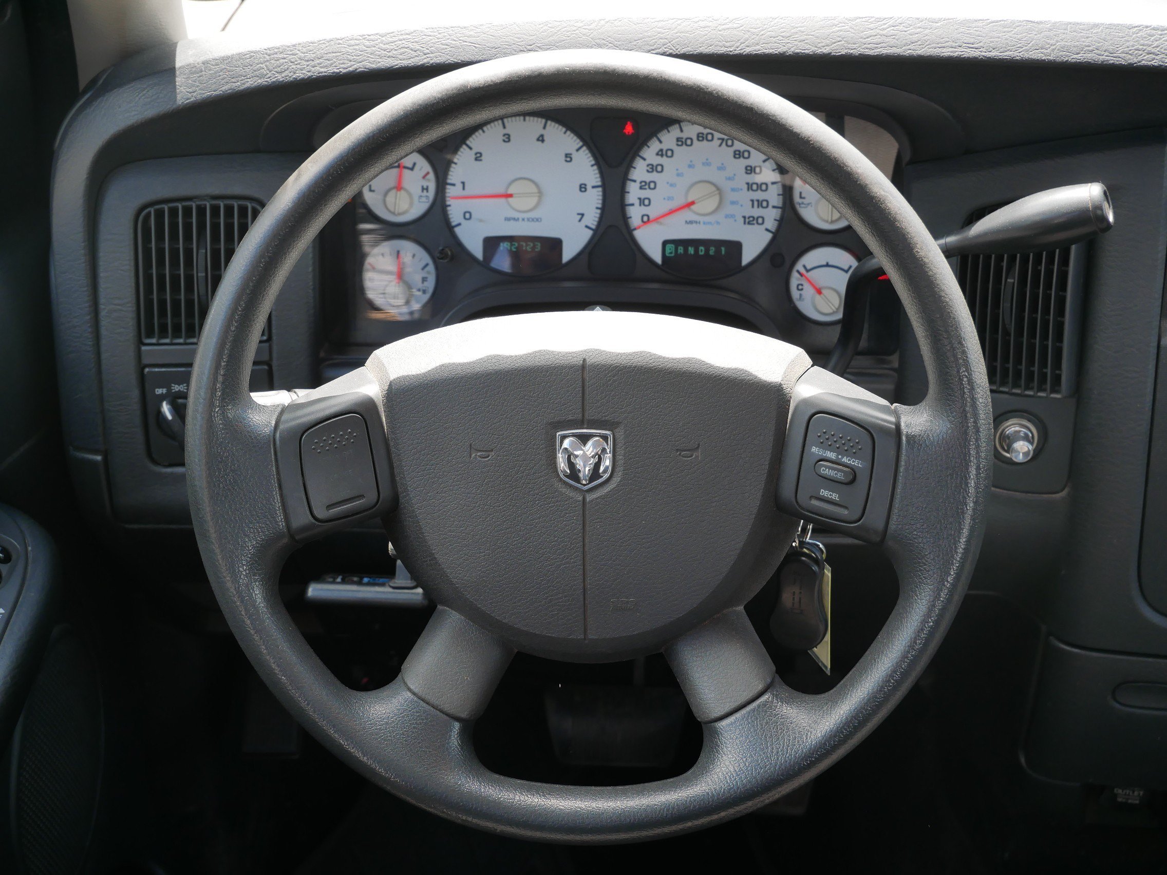 Used 2005 Red Dodge SLT image 18