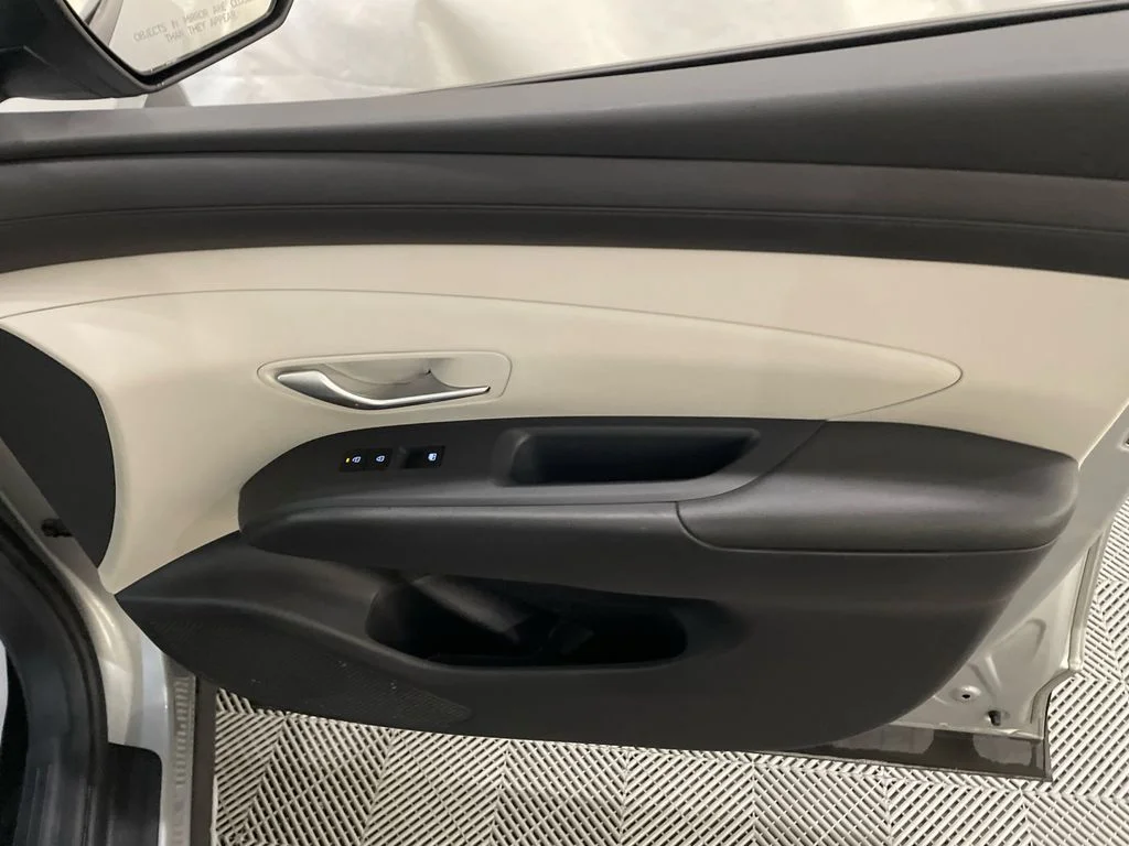 Used 2025 Shimmering Silver Hyundai SEL image 25