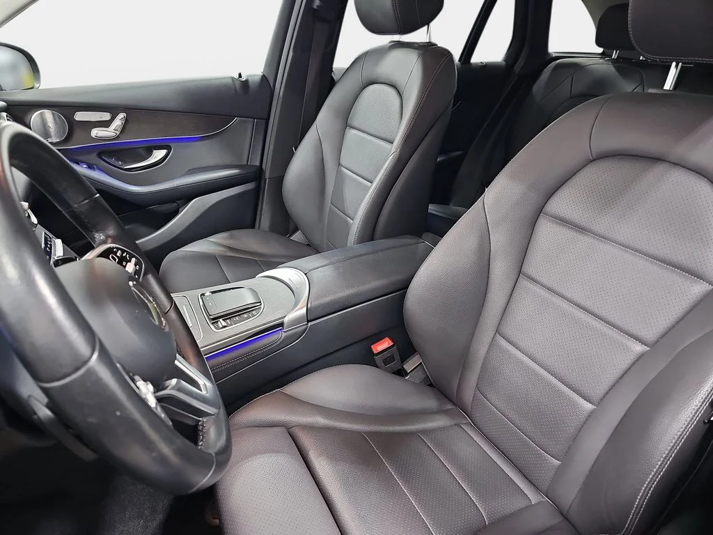 Used 2020  Mercedes-Benz GLC 300 image 17