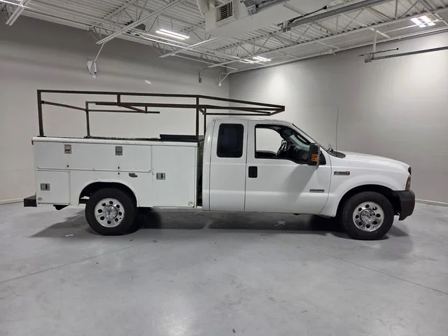 Used 2006 White Ford XL image 12
