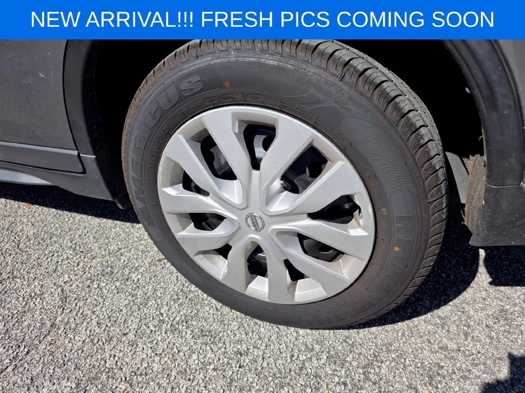 Used 2017 Gray Nissan S image 6