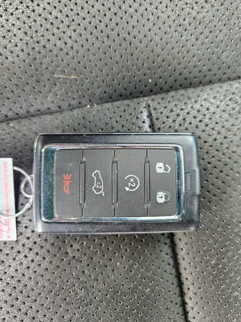 Used 2024 White Jeep Altitude image 30