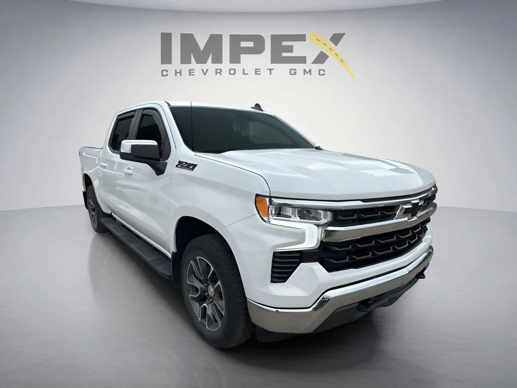 Used 2024 Summit White Chevrolet LT image 5