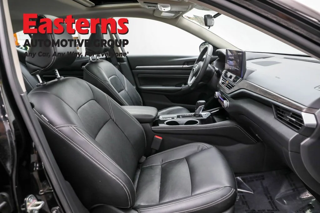Used 2023 Black Nissan 2.5 SL image 23