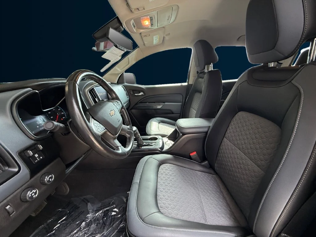 Used 2019 Black Chevrolet Z71 image 10