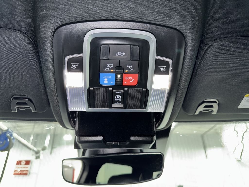 New 2025 Diamond Black Crystal Pearl-Coat Exterior Paint RAM Laramie image 22