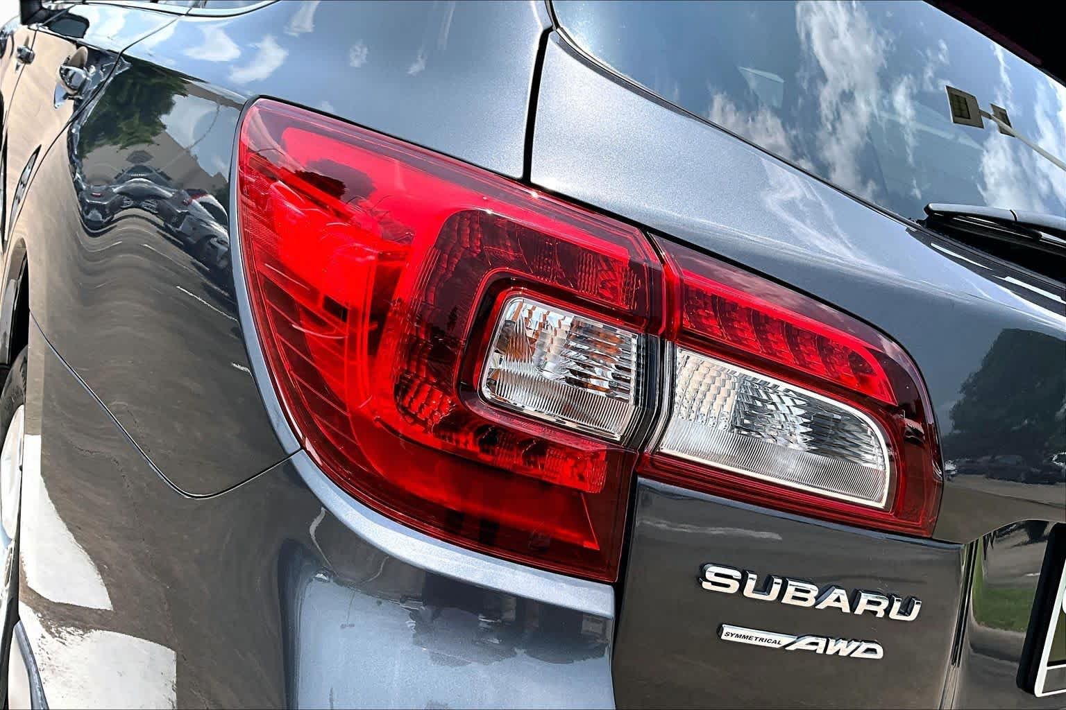 Used 2018 Magnetite Gray Metallic Subaru Premium image 29