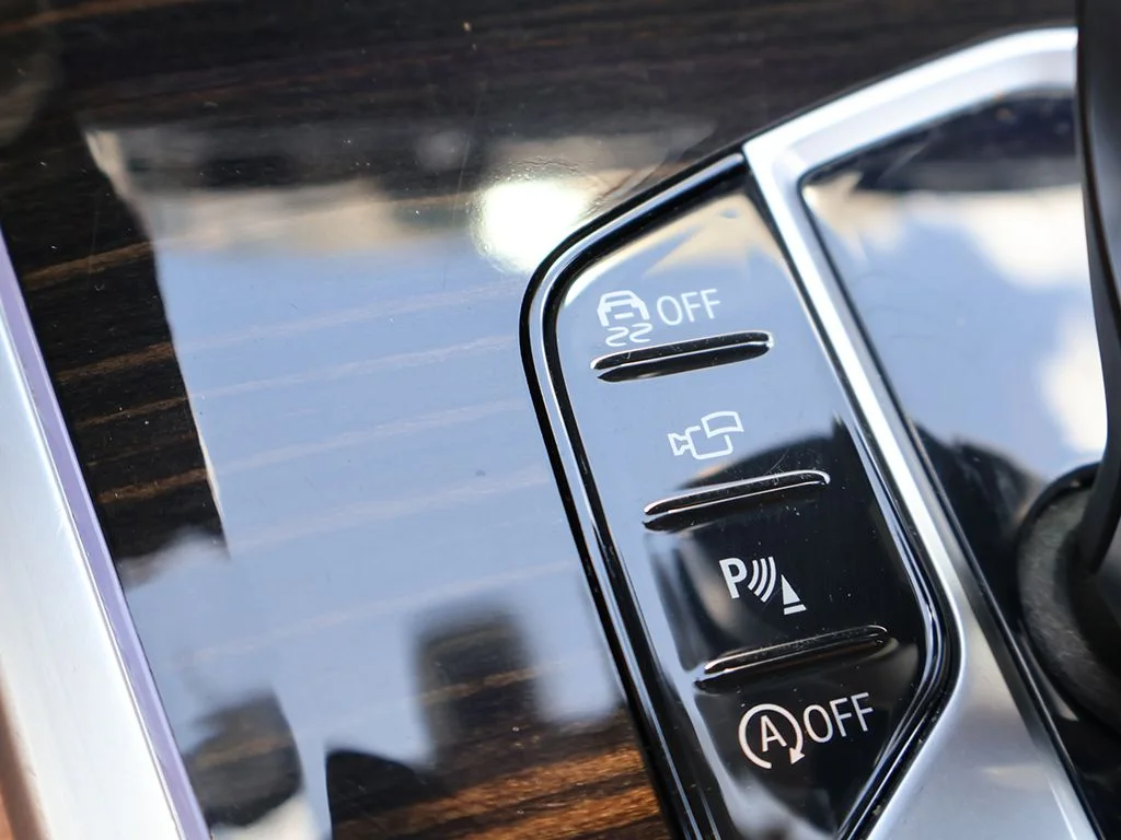 Used 2021 White BMW M50i image 76