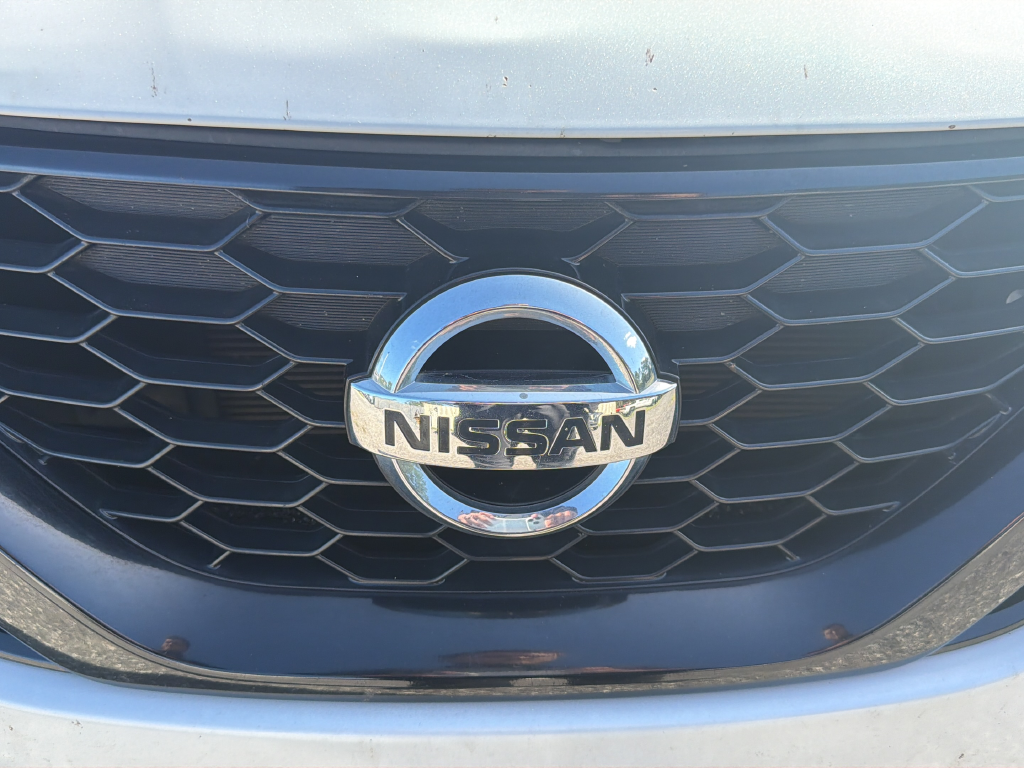 Used 2018 White Nissan SR image 18