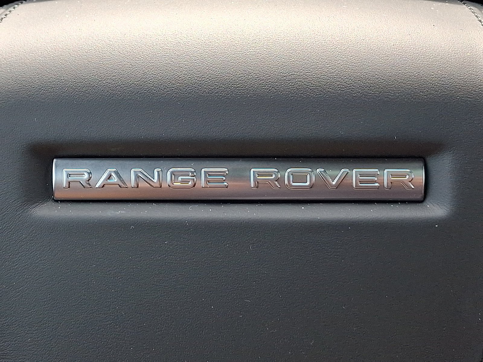 New 2026 Eiger Grey Land Rover SE image 20