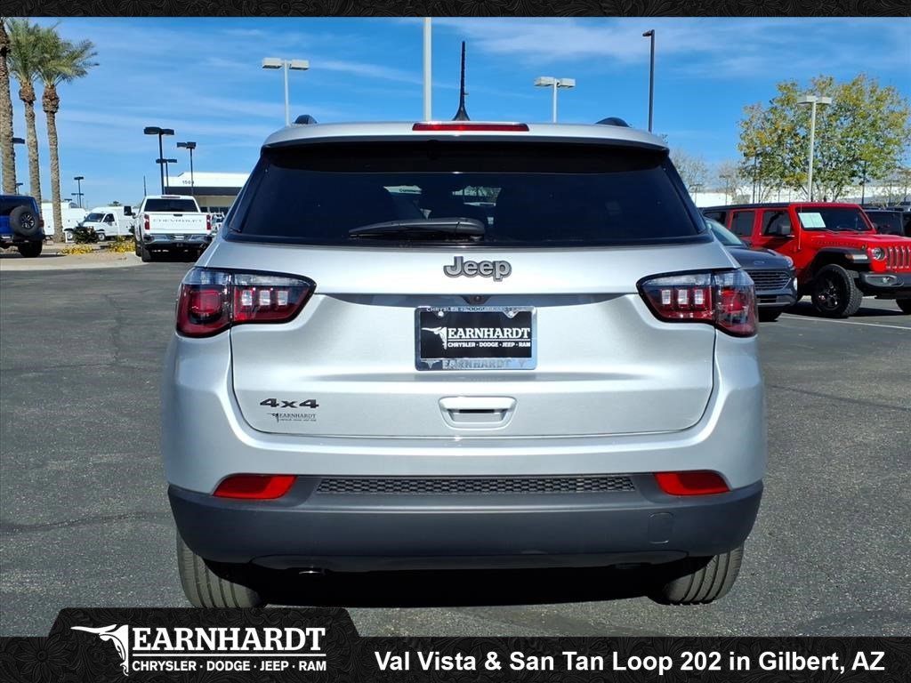 New 2026 Silver Zynith Metallic Clear-Coat Exterior Paint Jeep Latitude Altitude image 5