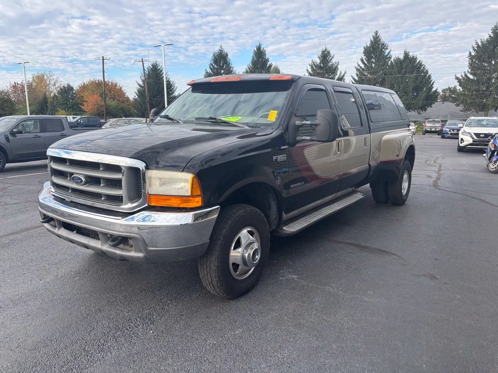 Used 2000  Ford Lariat image 9