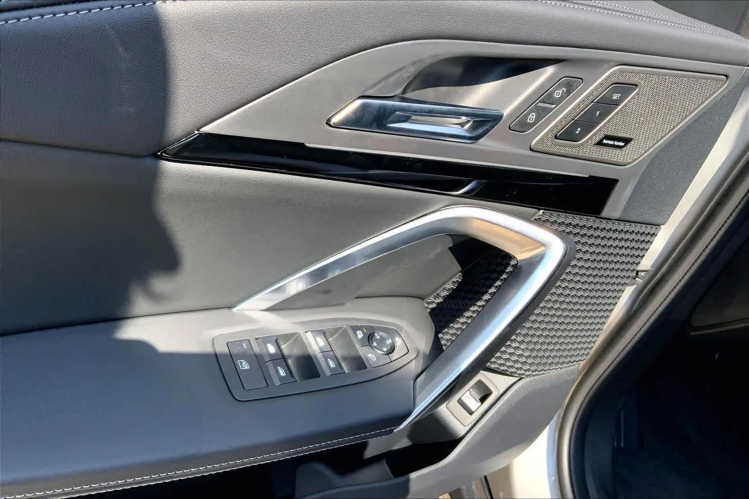 New 2026 Space Silver Metallic BMW xDrive28i image 18