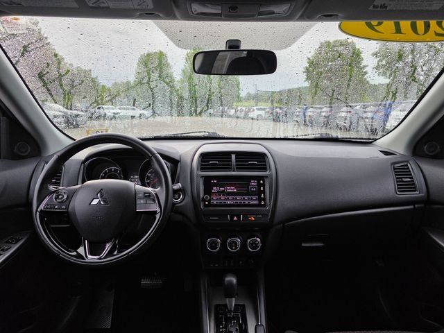 Used 2019 Black Mitsubishi 2.0 SE image 18