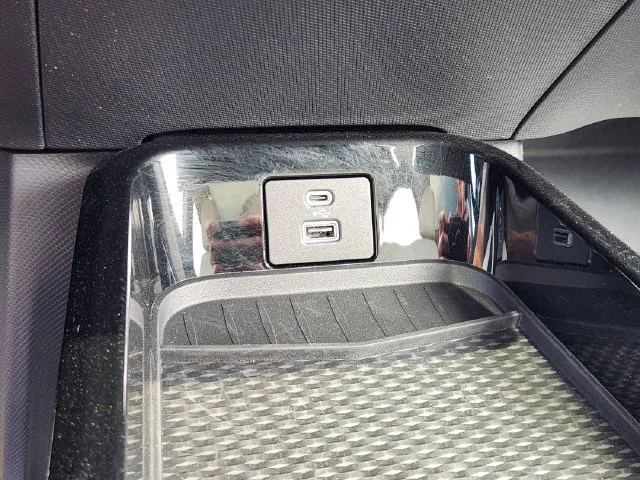 Used 2023 Space White Metallic Ford Premium image 20
