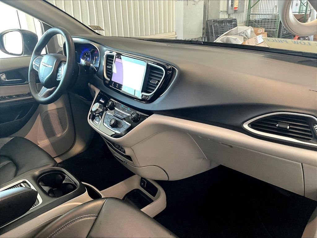 Used 2023 Black Chrysler Touring L image 14