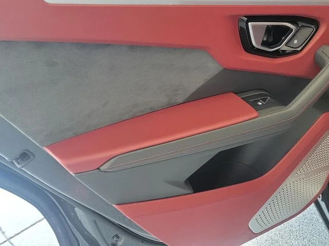 Used 2020  Lamborghini Base image 10