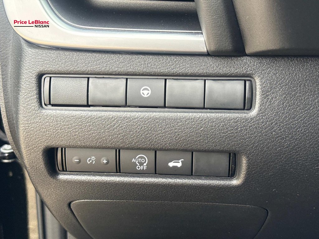 Certified Used 2025  Nissan SV image 19
