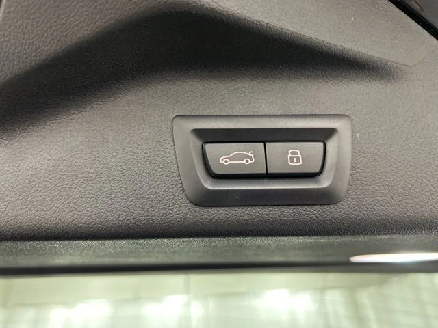 Used 2025 Black BMW xDrive40i image 29