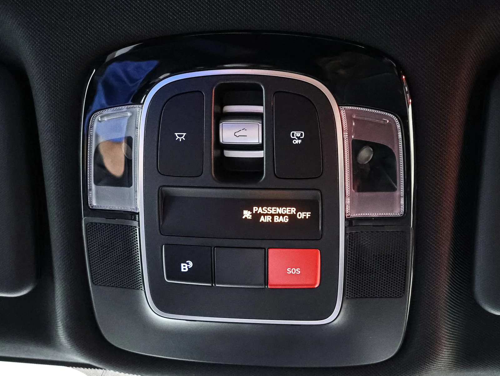 Used 2025 Black Hyundai SEL Activity image 32