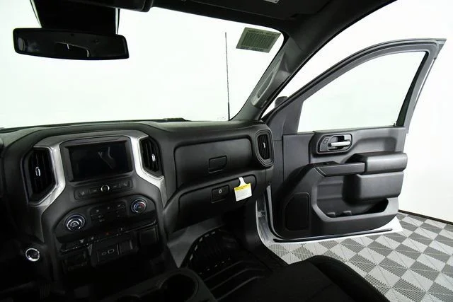 New 2026 Summit White Chevrolet WT image 21