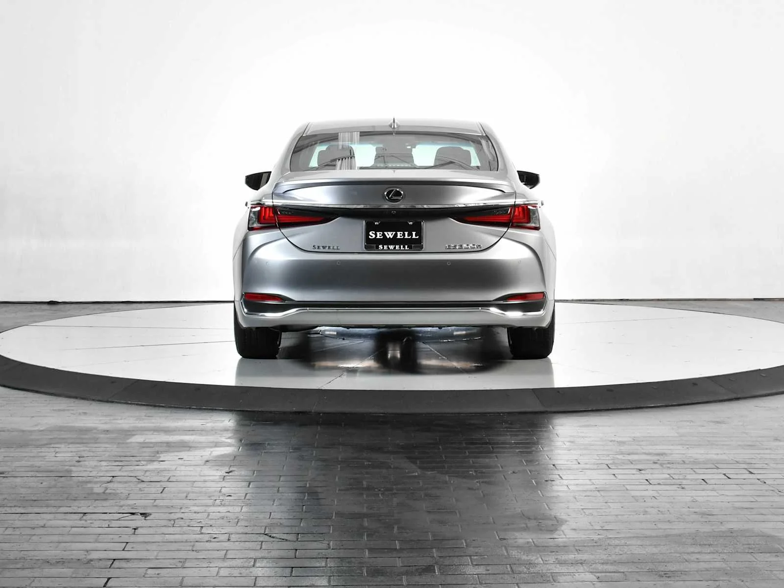 Certified Used 2024 IRIDIUM Lexus  image 4