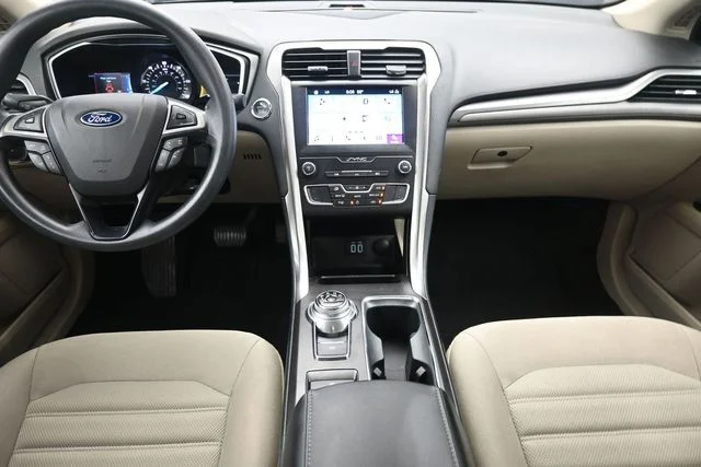 Used 2019 Oxford White Ford SE image 20