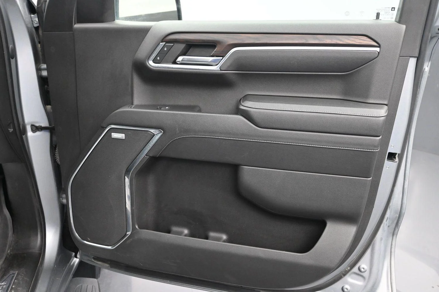 Used 2023 SILVER                    GMC  image 10