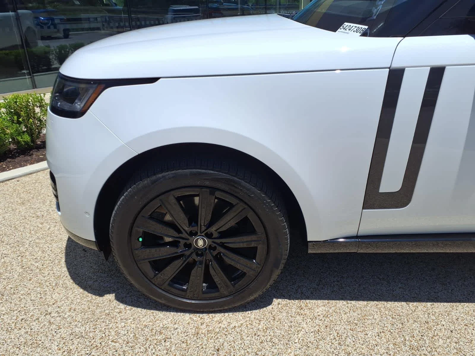 Certified Used 2025 Fuji White Land Rover SE image 8