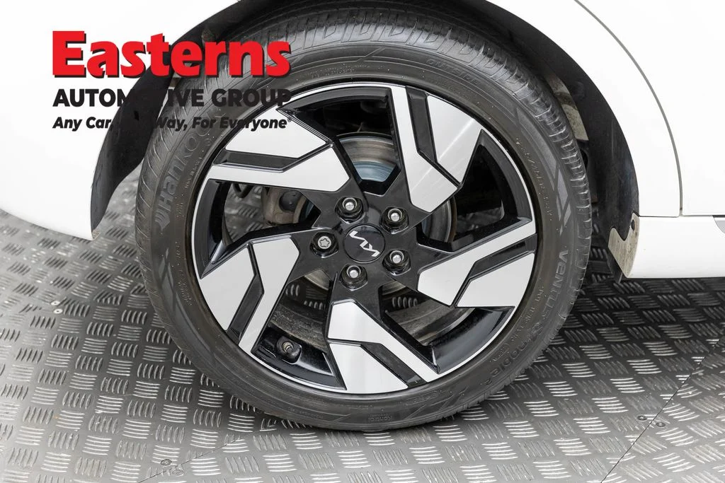 Used 2023 White Kia GT-Line image 30