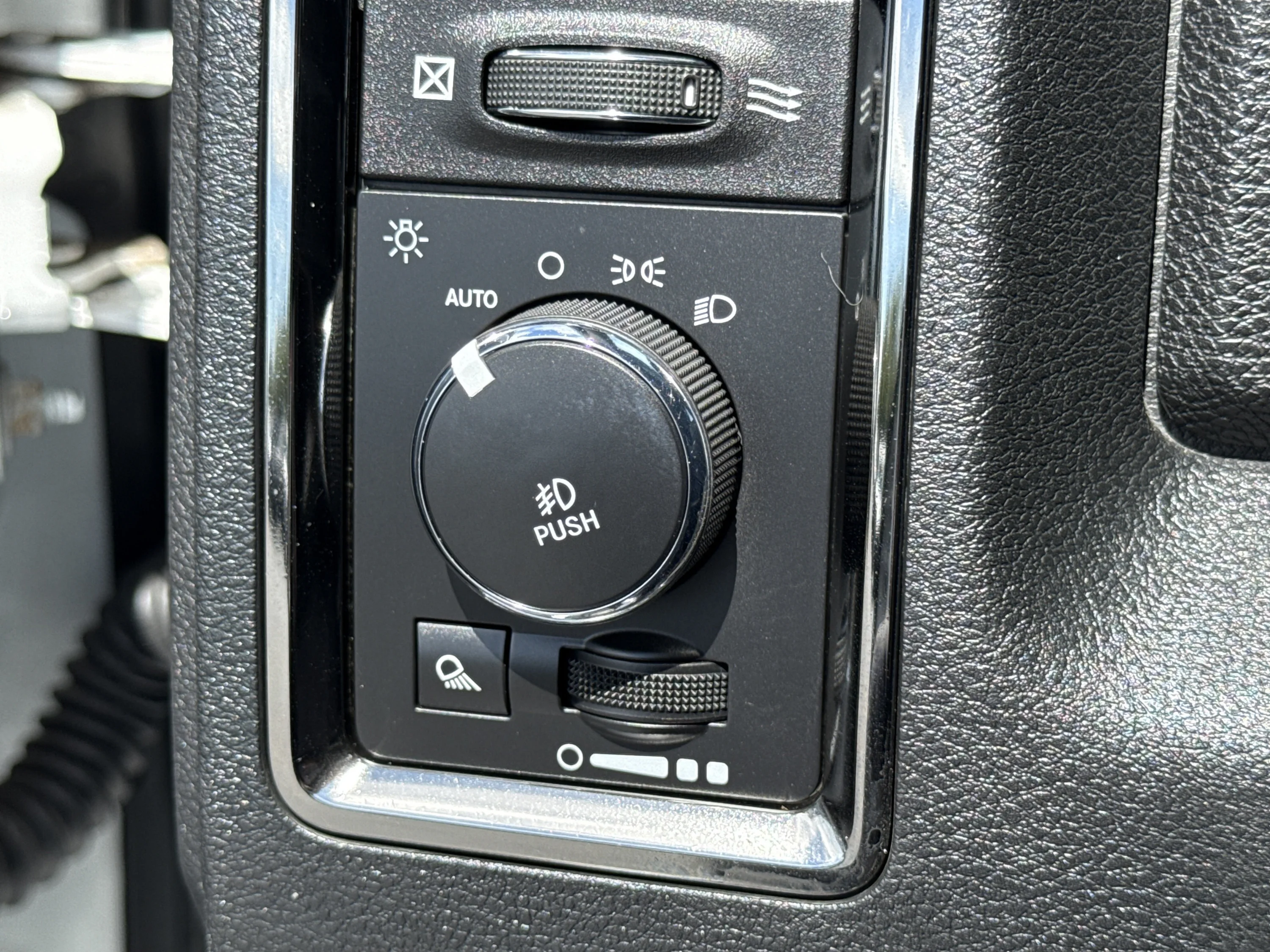 Used 2018 Bright White Clearcoat Ram Laramie image 39