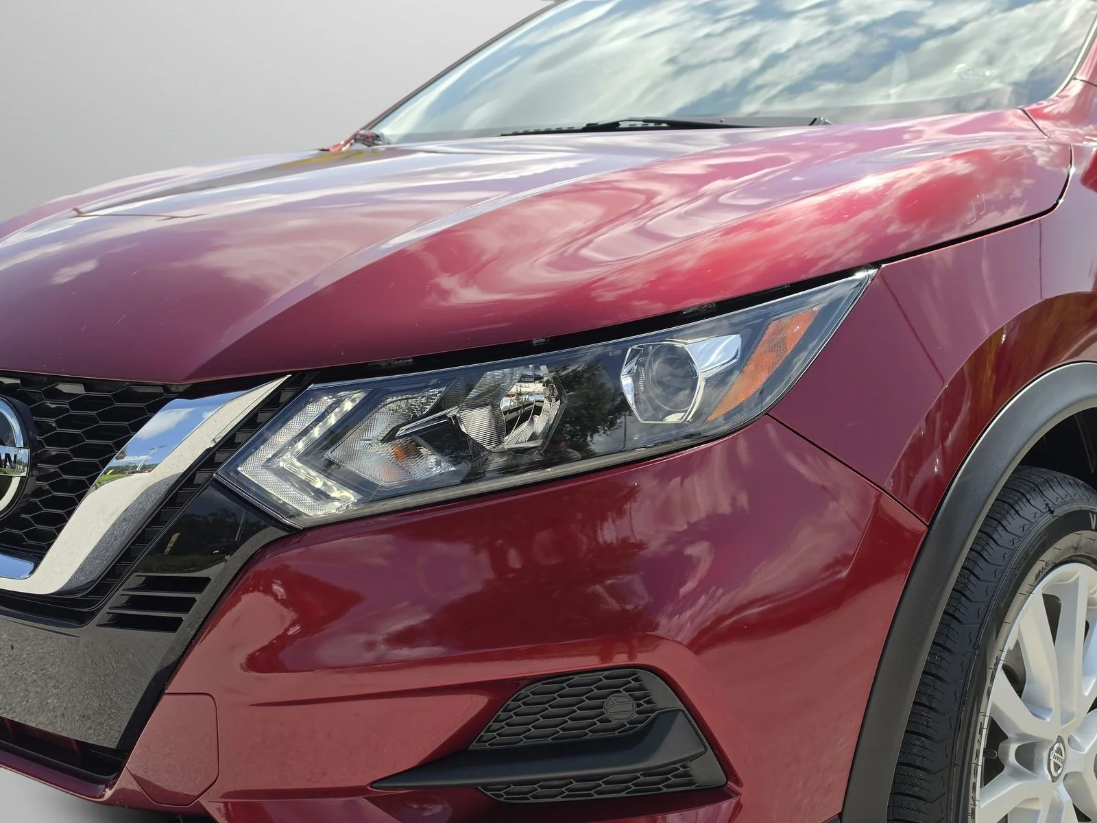 Used 2022 Red Nissan SV image 36