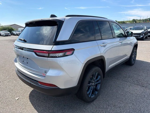 New 2026 Silver Jeep  image 7