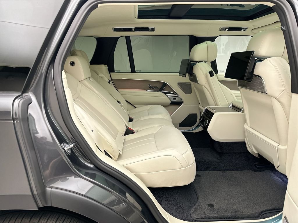 New 2026 Carpathian Gray Premium Metallic Land Rover Autobiography image 15