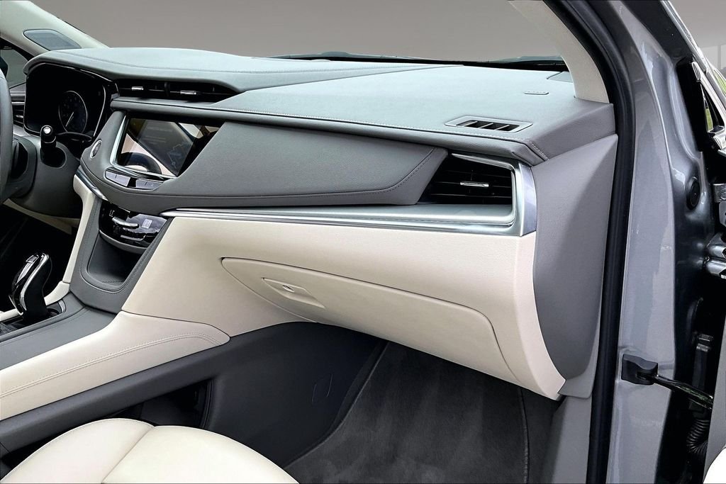 Used 2025 Silver Cadillac Premium Luxury image 16