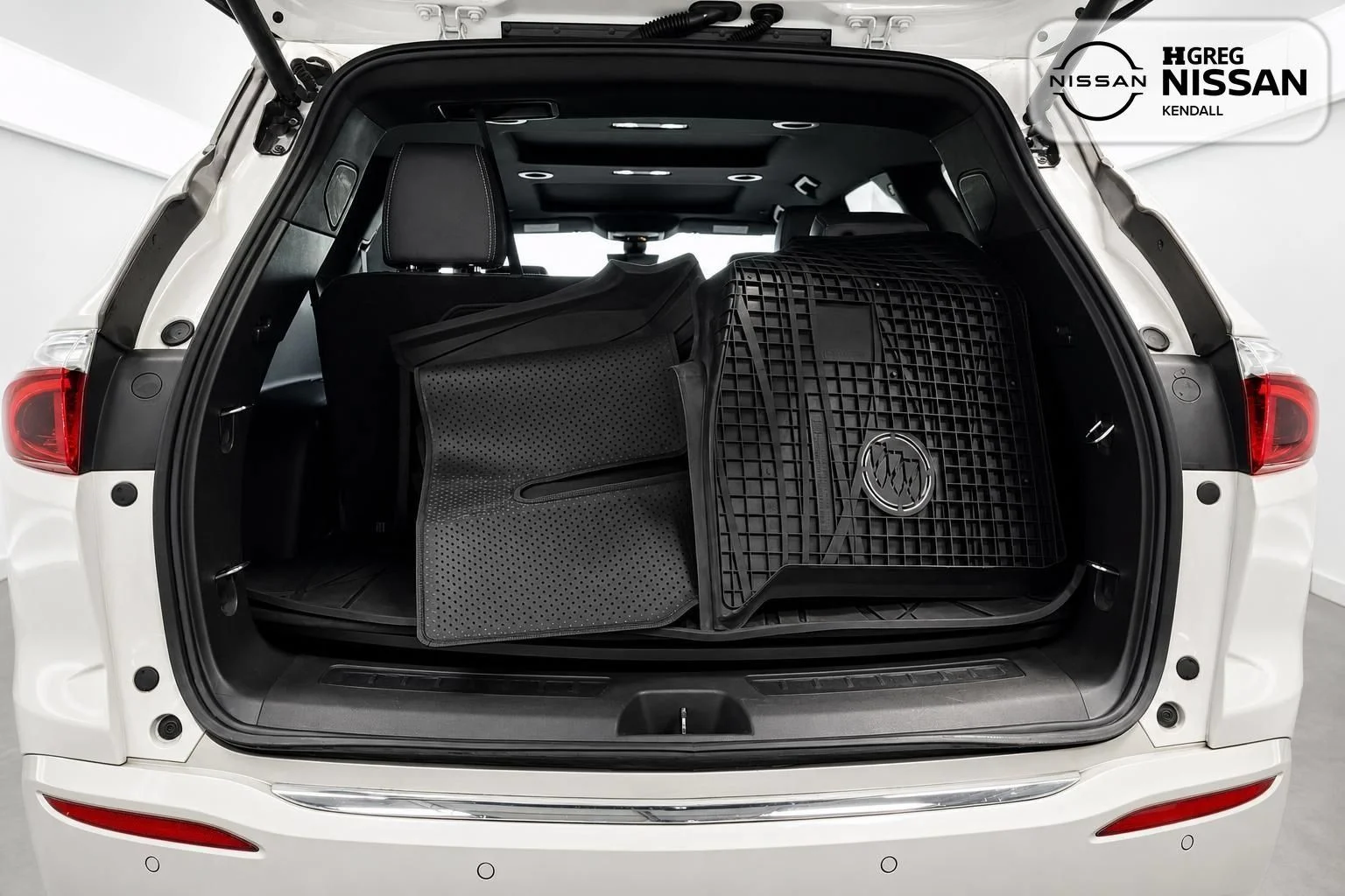 Used 2023 White Buick Premium Group image 15