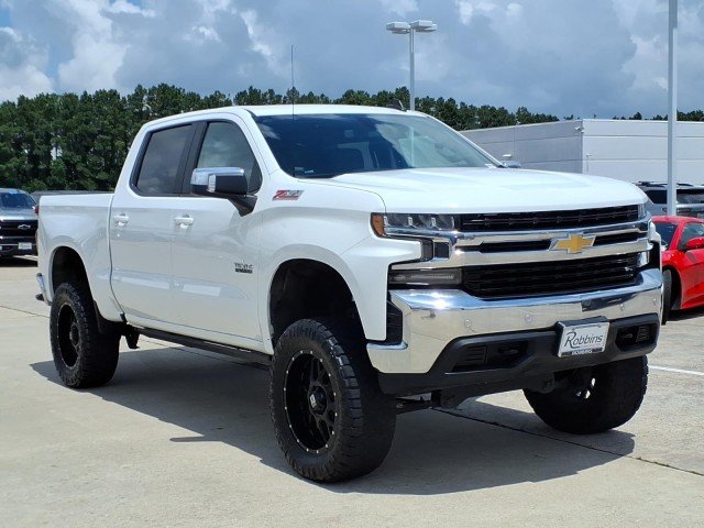 Used 2019 SUMMIT WHITE Chevrolet LT image 3