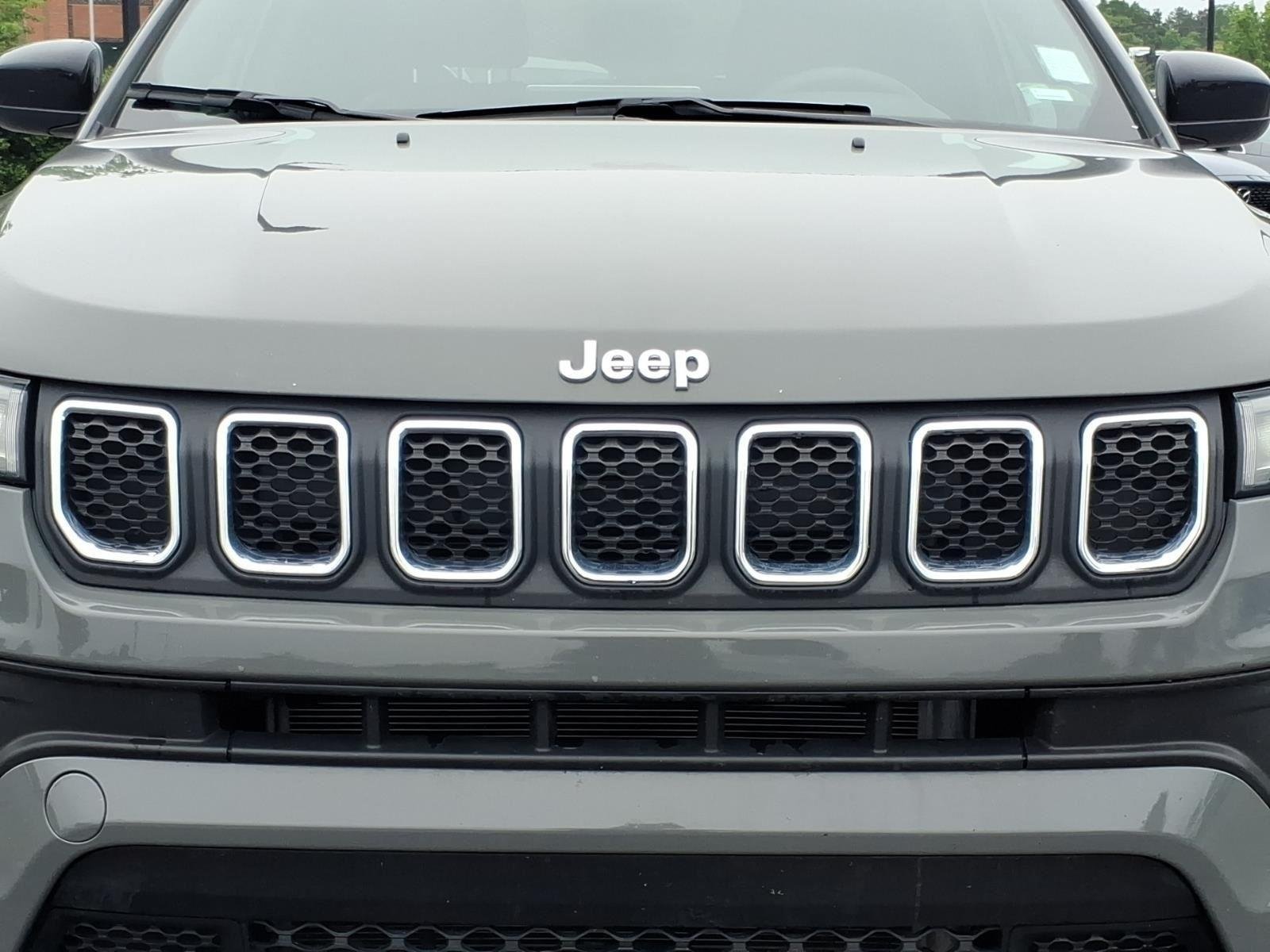 Used 2024 Sting-Gray Clearcoat Jeep Latitude image 13