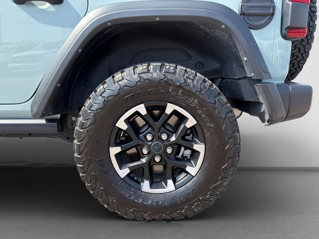 Used 2024 Gray Jeep Rubicon 4xe image 25