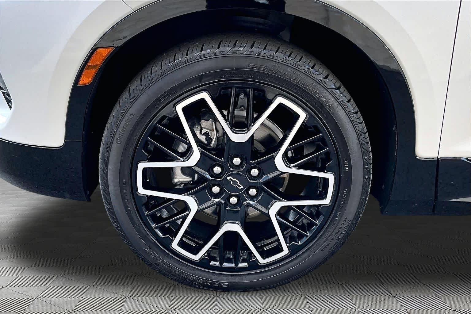 Used 2023 Iridescent Pearl Tricoat Chevrolet RS image 11
