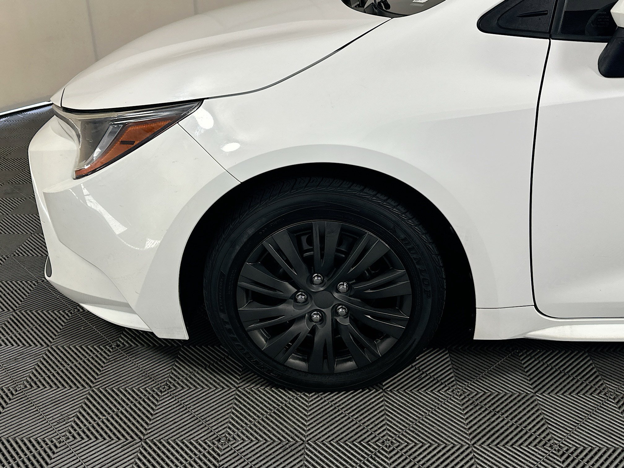 Used 2022 White Toyota LE image 11