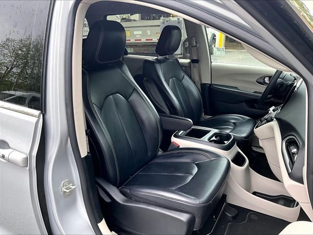 Used 2023 Silver Chrysler Touring L image 7