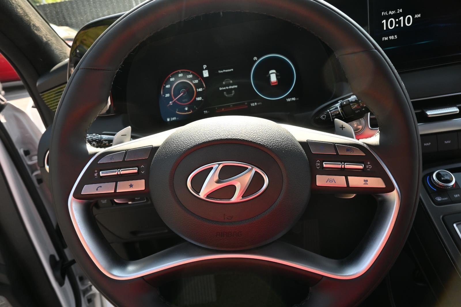 Used 2025 White Hyundai Calligraphy Night Edition image 20